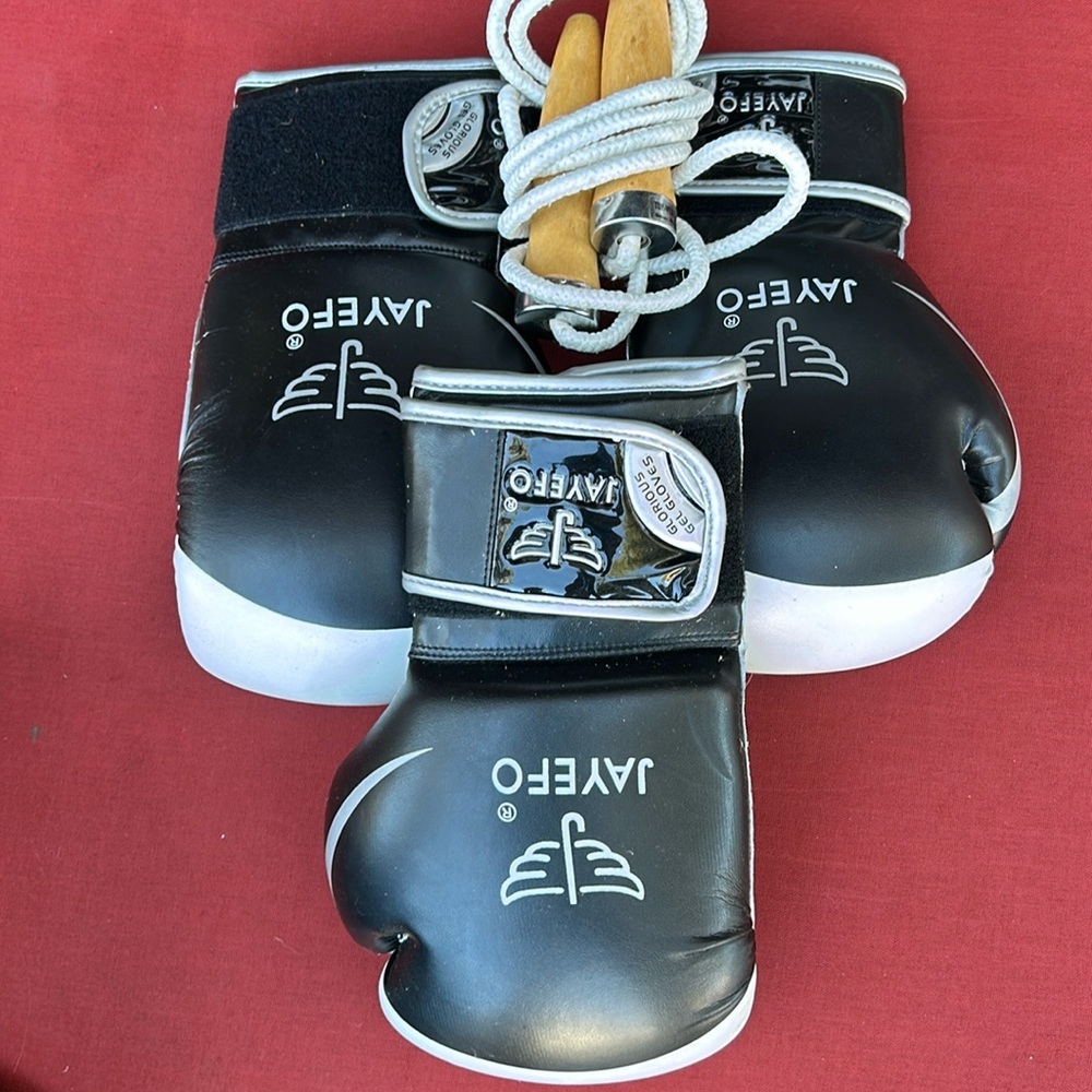 Boxing gloves and a Jump Rope. 24. 14oz JAYEFO